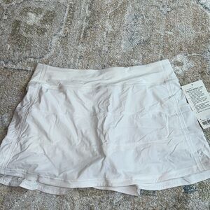 Brand new white pace rival lululemon skirt. Never worn still has tags. Size 8